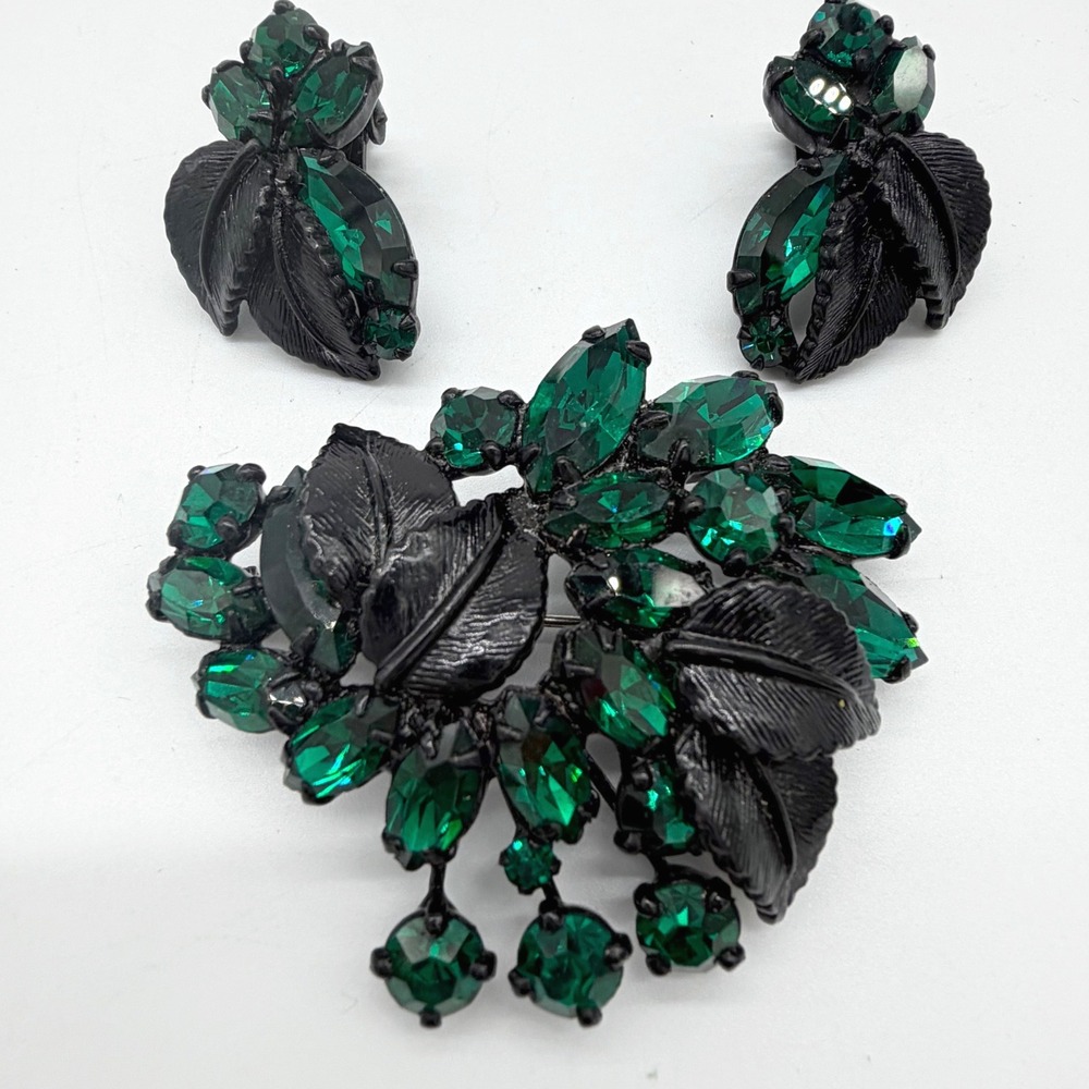 Vintage Weiss Emerald Green Rhinestone Brooch & Clip Earring Set Japanned